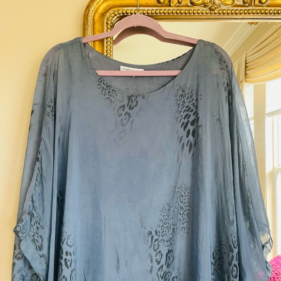 Tempo Paris Gorgeous Hand Dyed Blue Shade Silk Blend
Poncho Style Top Lg - Picture 2 of 8